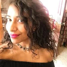 <em>Fernanda R.</em>